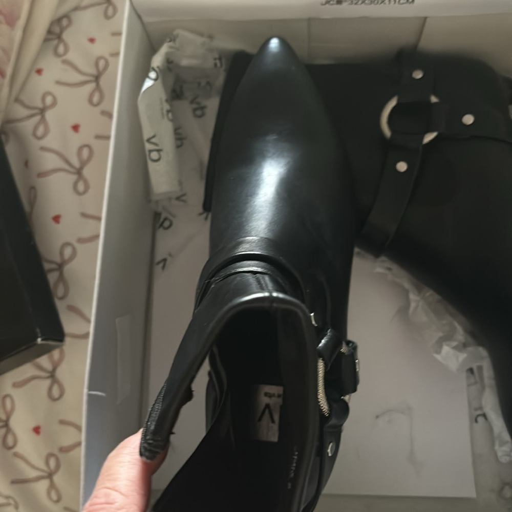 Beautiful new in box booties - Picture 5 of 7